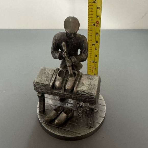 Silver Shoemaker Figurine - Picture 8 of 8